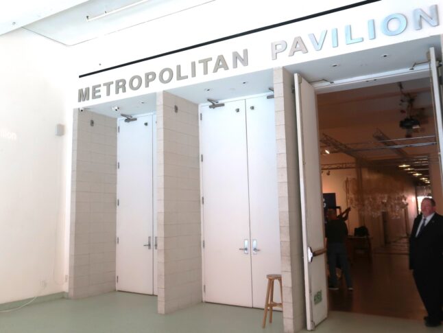 ヴォルタニューヨーク2023が開催された会場「メトロポリタンパビリオン」の入り口