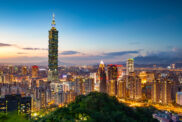 アジア太平洋地域の重要なハブとなっている台湾・台北の夜景。高層ビルが林立している